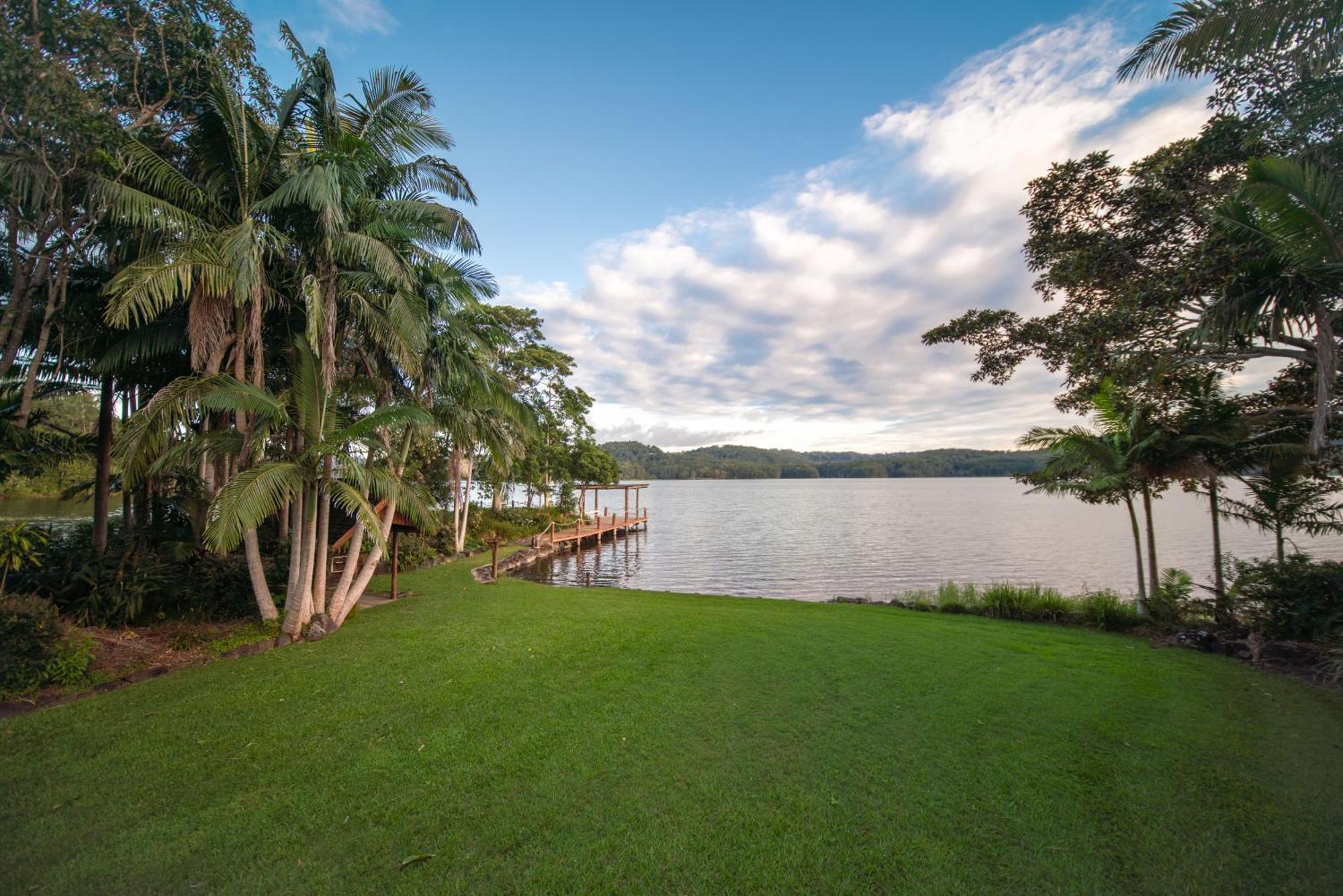 Secrets On The Lake Montville Exterior photo